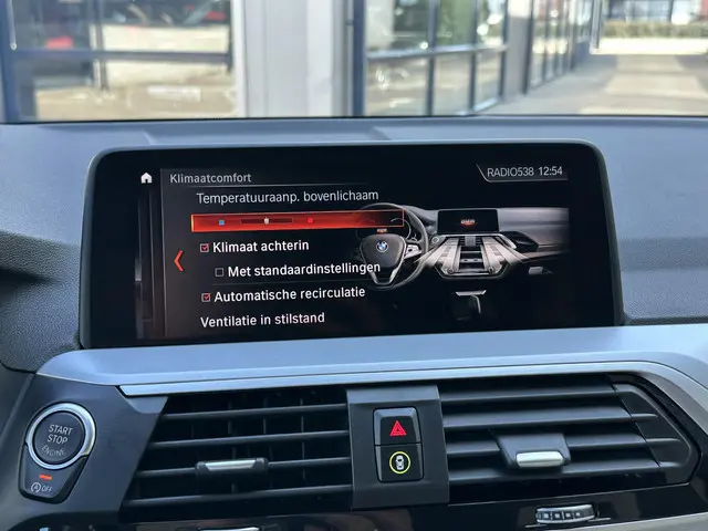 BMW X3 xDrive20i High Executive 2018 Benzine 30