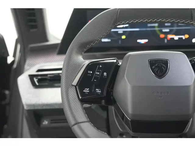 Peugeot 3008 1.2 Hybrid 136 GT 2025 Hybride Benzine 31