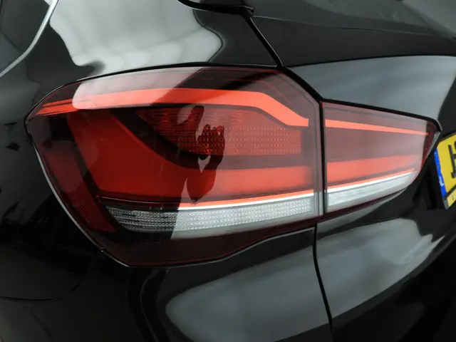 BMW X1 sDrive20i High Executive 2020 Benzine 18