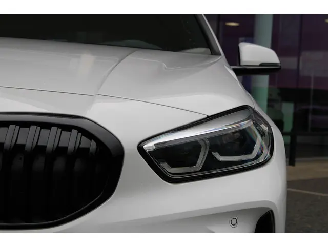 BMW 1 Serie 118i M Sport Automaat 2023 Benzine 6