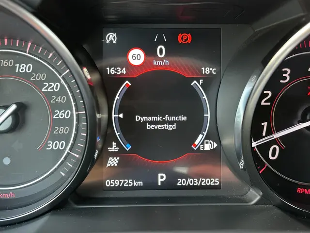 Jaguar F-Type P300 RWD R-Dynamic 2020 Benzine 27