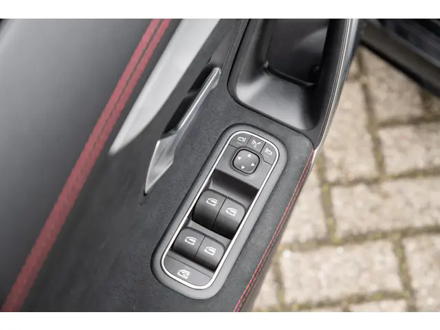 Mercedes-Benz CLA 180 AMG Line 2024 Benzine 42