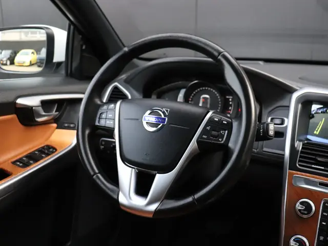 Volvo XC60 2.0 T5 R-Design 2017 Benzine 20