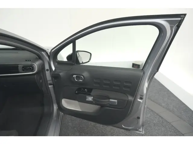 Citroën C3 PureTech 110 EAT6 Max 2024 Benzine 53