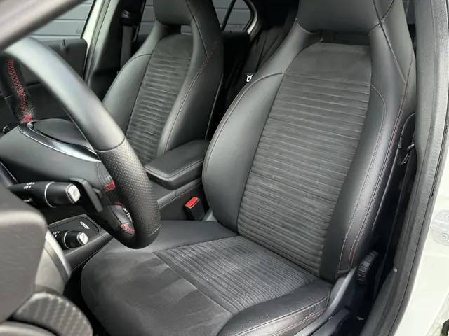 Mercedes-Benz A-Klasse 180 AMG 2013 Benzine 4
