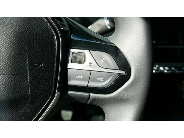 Peugeot 208 1.2 PureTech Blue Lease Active 2022 Benzine 37