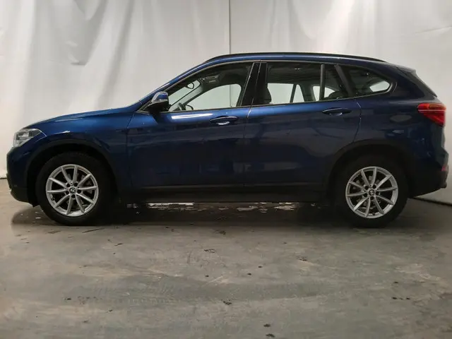 BMW X1 SDrive18i SCHADEAUTO!! 2017 Benzine 3