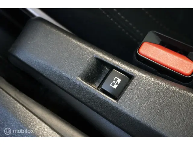 Peugeot 2008 1.2 PureTech Active 2014 Benzine 23