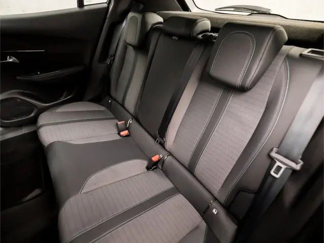 Peugeot 2008 1.2 PureTech Allure Sport 2021 Benzine 15