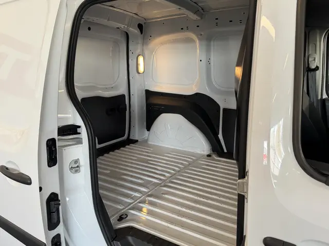 Nissan NV250 1.5 dCi 95 L1H1 2021 Diesel 11