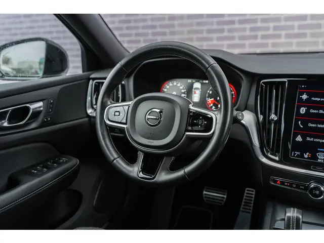 Volvo V60 2.0 B4 R-Design 2020 Benzine 25