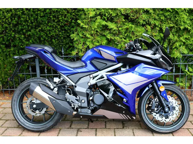 Yamaha YZF R125 TRMOTOR 125 GP-ONE [A1 A2] 2026 Benzine 10