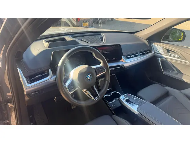 BMW iX1 XDrive30 Launch Edition 67 kWh 2022 Elektrisch 10