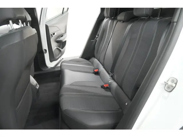 Peugeot 2008 PureTech 130 EAT8 Allure 2022 Benzine 27