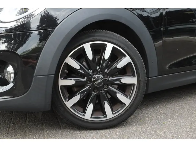 MINI Cooper Mini 1.5 Chili Serious Business 2017 Benzine 7
