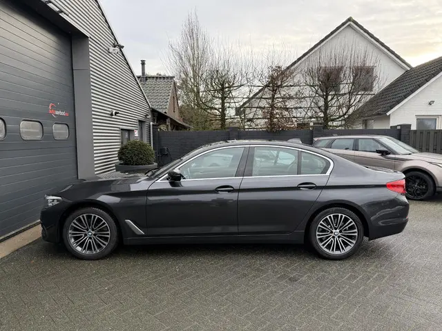 BMW 5 Serie 520i Executive Edition 2020 Benzine 7