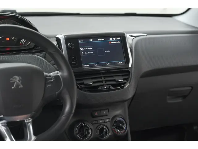 Peugeot 208 PureTech 82 Signature 2019 Benzine 50