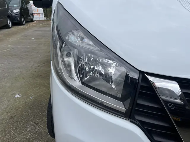 Nissan NV300 L1H1 Optima 2019 Diesel 17