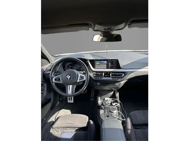 BMW 1 Serie 118i Executive Edition 2019 Benzine 3