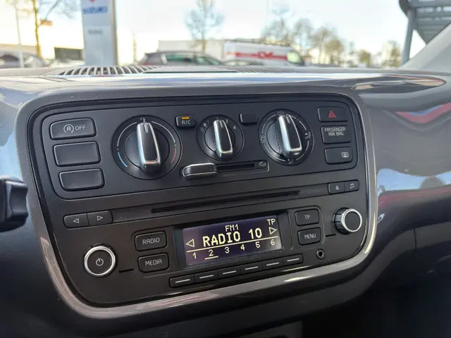 SEAT Mii 1.0 Sport Connect 2015 Benzine 14