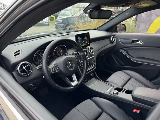 Mercedes-Benz GLA 180 Business Solution 2017 Benzine 13