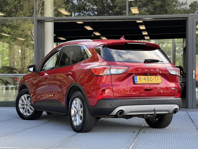 Ford Kuga 2.5 PHEV Titanium 2022 Hybride Benzine 6