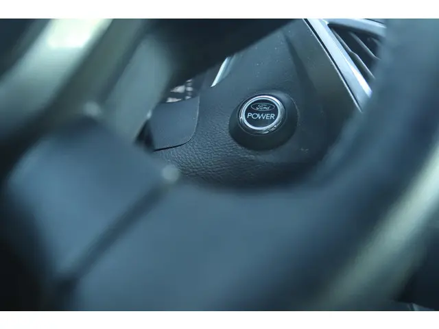 Ford Focus WAGON 1.6 TI-VCT TITANIUM AUT. 2013 Benzine 21