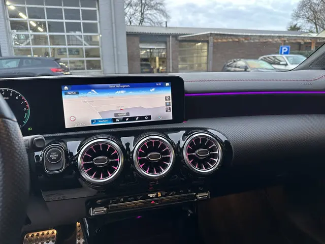 Mercedes-Benz CLA 250 e AMG Line 2022 Hybride Benzine 24