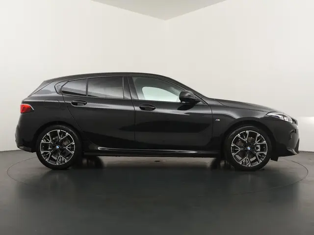 BMW 1 Serie 120 M Sport Design Edition 2025 Benzine 8