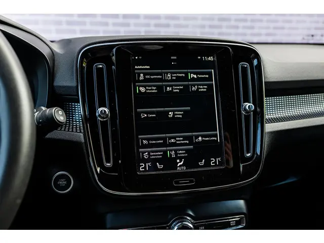 Volvo XC40 2.0 B4 R-Design 2022 Benzine 18