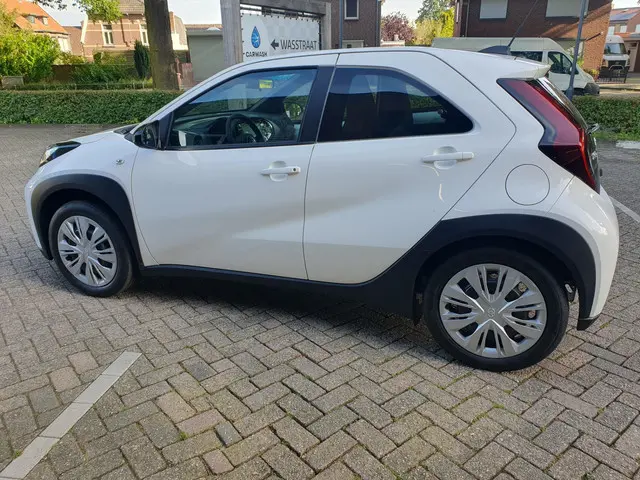 Toyota Aygo X 1.0 VVT-i MT play 2024 Benzine 7