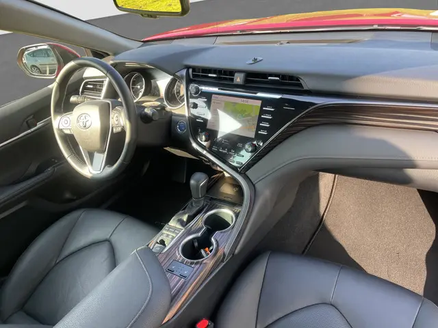 Toyota Camry 2.5 Hybrid Business + 2021 Hybride Benzine 2