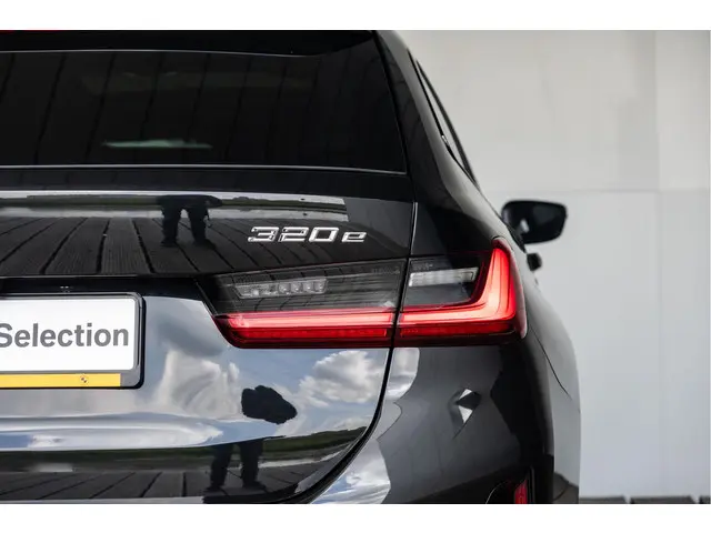 BMW 3 Serie Touring 320e 2024 Hybride Benzine 23