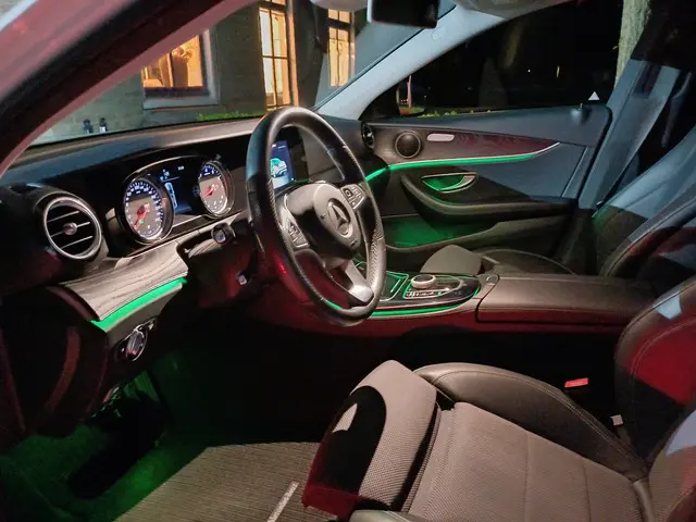 Mercedes-Benz E-Klasse 200 Premium 2017 Benzine 49