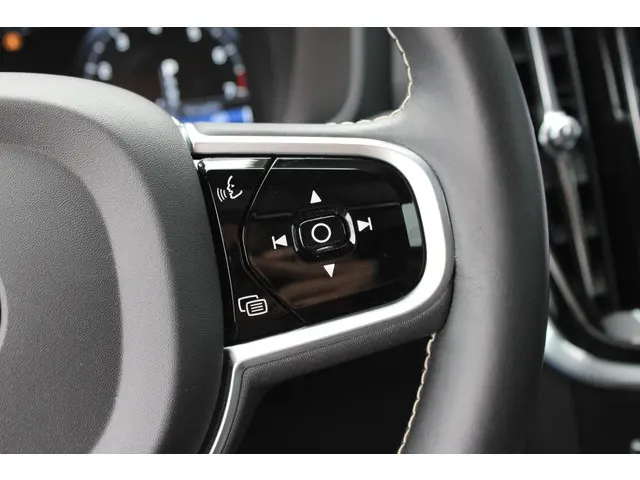 Volvo S60 2.0 T5 R-Design 2019 Benzine 34