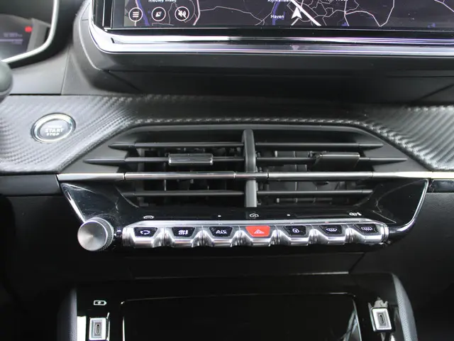 Peugeot 2008 1.2 Hybrid 145 Allure 2025 Hybride Benzine 17