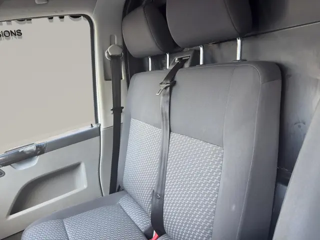 Volkswagen Transporter 2.0 TDI L2H1 2012 Diesel 13