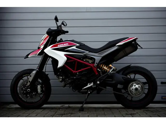 Ducati Hypermotard 821 SP 2013 Benzine 8