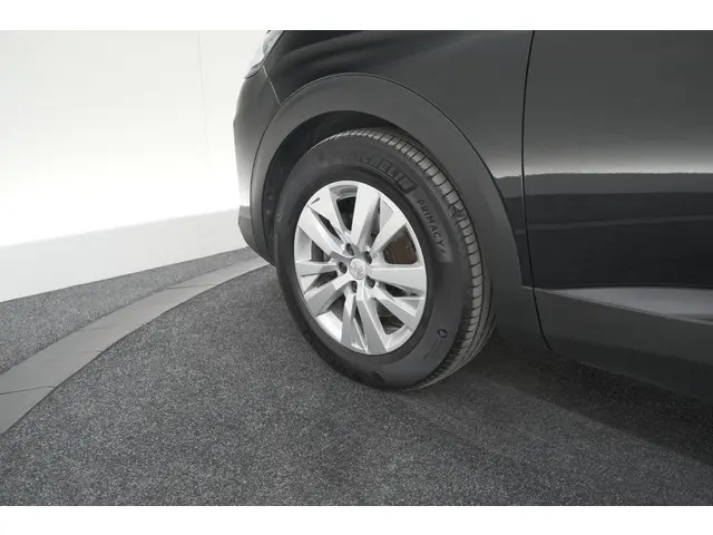 Peugeot 5008 PureTech 130 EAT8 Active 2021 Benzine 21