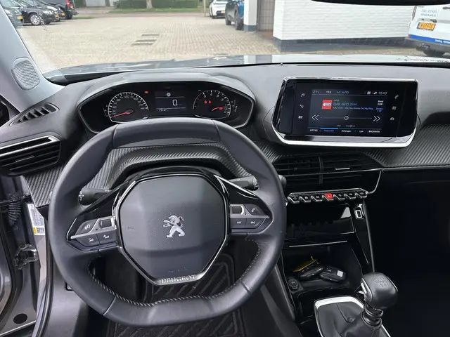 Peugeot 2008 1.2 Turbo 100 PK Allure Pack 2021 Benzine 11