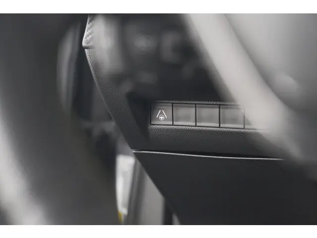 Peugeot 2008 PureTech 130 EAT8 GT 2024 Benzine 41