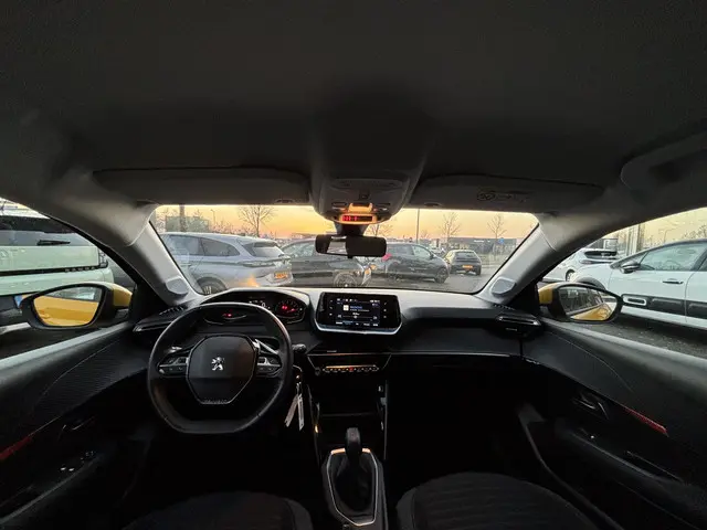 Peugeot 208 1.2 PureTech Active 2021 Benzine 12