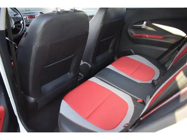 Kia Picanto 1.2 CVVT SportsLine 2015 Benzine 12