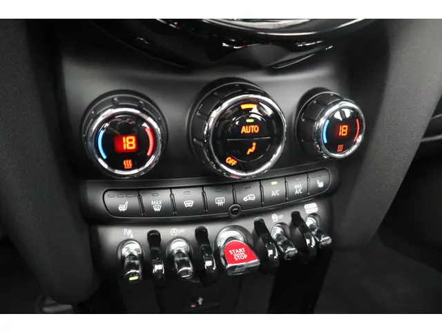 MINI 5-Deurs Cooper 2021 Benzine 22