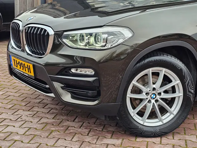 BMW X3 xDrive20i High Executive 2018 Benzine 40