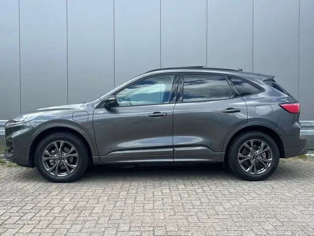 Ford Kuga 2.5 PHEV ST-Line X 2022 Hybride Benzine 2