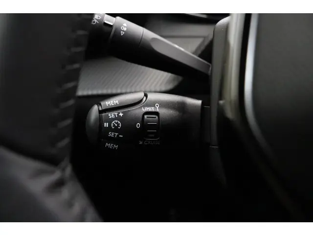 Peugeot 2008 1.2 PureTech 100 Allure 2024 Benzine 19