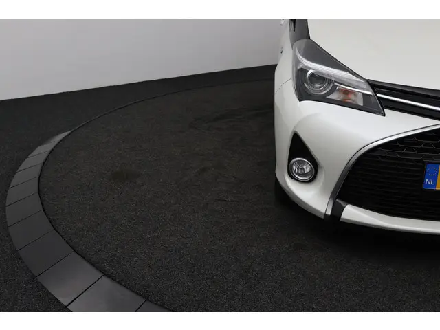 Toyota Yaris 1.5 Hybrid Dynamic 2016 Hybride Benzine 35