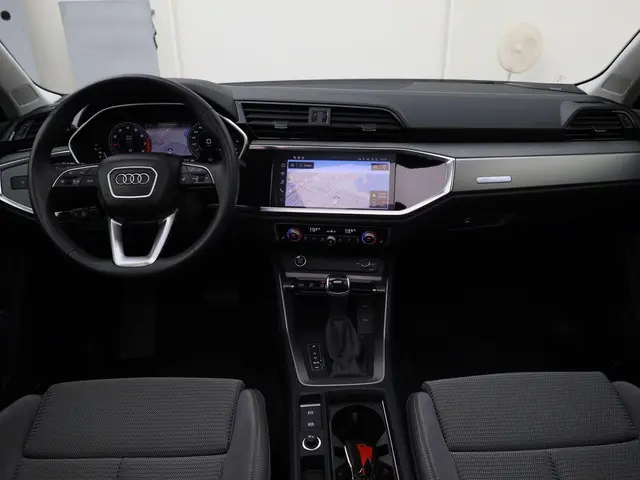 Audi Q3 35 TFSI/150PK S Line 2024 Benzine 4