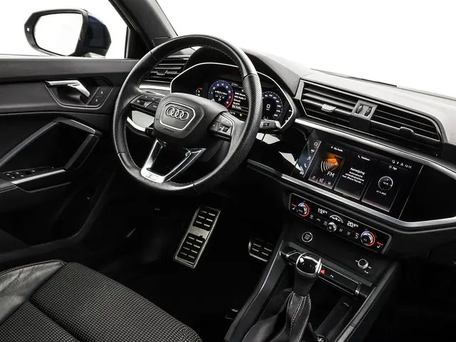 Audi Q3 35 TFSI 150pk S-tronic S edition 2022 Benzine 29